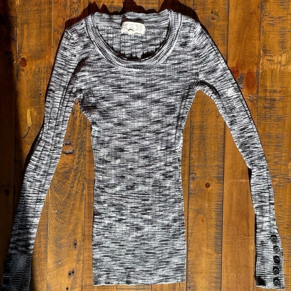 Women’s Pink Rose sweater - Picture 5 of 5